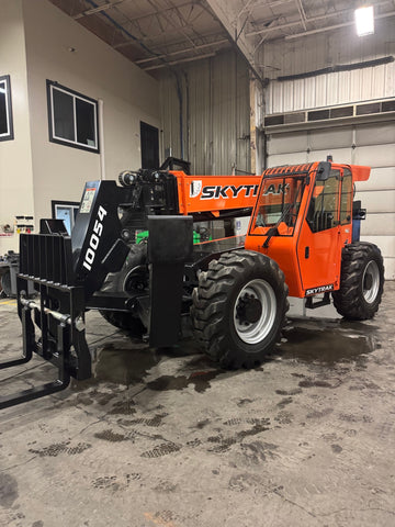 BRAND NEW 2023/2024 SKYTRAK 10054 10000 LB DIESEL TELESCOPIC FORKLIFT TELEHANDLER PNEUMATIC 4WD ENCLOSED HEATED CAB WITH AC BRAND NEW STOCK # BF91651439-BUF - United Lift LLC