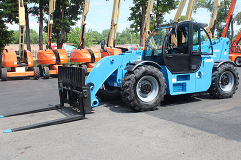 2014 GENIE GTH1544 15000 LB DIESEL TELESCOPIC FORKLIFT TELEHANDLER PNEUMATIC 4WD ENCLOSED CAB WITH HEAT AND AC 1592 HOURS STOCK # BF9998179-NLE - United Lift LLC