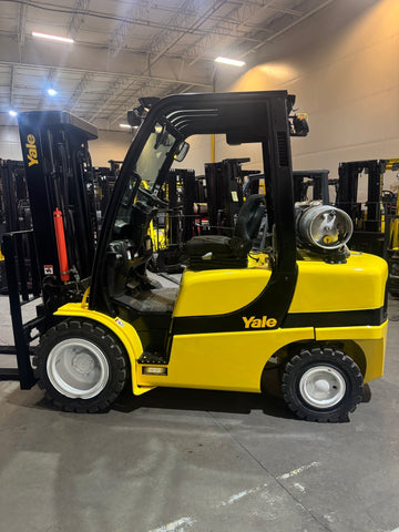 2017 YALE GLP070VX 7000 LB LP GAS FORKLIFT PNEUMATIC 87/182 3 STAGE MAST SIDE SHIFTER 1478 HOURS STOCK # BF998979-BUF