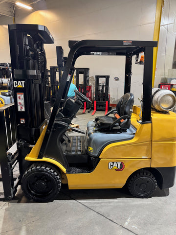 2021 CATERPILLAR/MITSUBISHI FGC33N 6500 LB LP GAS FORKLIFT CUSHION 88/185 3 STAGE MAST SIDE SHIFTER UNDER 892 HOURS STOCK # BF9155479-BUF - United Lift LLC