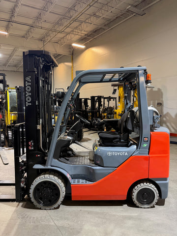 2018 TOYOTA 8FGCU30 6000 LB LP GAS FORKLIFT CUSHION 94/198" 3 STAGE MAST SIDE SHIFTING FORK POSITIONER NON-MARKING TIRES UNDER 1100 HOURS STOCK # BF9134339-BUF - United Lift LLC