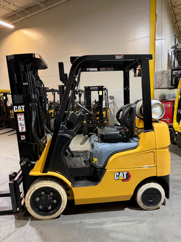 2021 CATERPILLAR/MITSUBISHI FGC20N 4000 LB LP GAS FORKLIFT CUSHION 83/187 3 STAGE MAST SIDE SHIFTER PLUMBED 4 WAY TO CARRIAGE 857 HOURS STOCK # BF998729-BUF - United Lift LLC