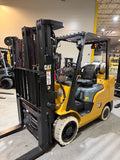 2023 CATERPILLAR/MITSUBISHI FGC30N 6000 LB LP GAS FORKLIFT NON MARKING CUSHION TIRES 83/186" 3 STAGE MAST 719 HOURS SIDE SHIFTING FORK POSITIONER STOCK # BF9125239-BUF - United Lift LLC