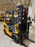 2019 CATERPILLAR 2C6000 6000 LB LP GAS FORKLIFT CUSHION 82/185" 3 STAGE MAST SIDE SHIFTER ORIGNAL PAINT 2408 HOURS STOCK # BF985339-BUF