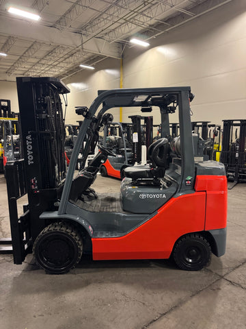 2021 TOYOTA 8FGC35U 8000 LB LP GAS FORKLIFT CUSHION 88/187" 3 STAGE MAST SIDE SHIFTER PLUMBED 4 WAYS TO CARRIAGE 1233 HOURS STOCK # BF9215919-BUF