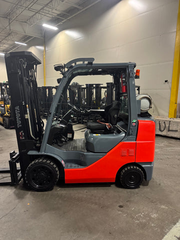 2021 TOYOTA 8FGCU30 LP GAS FORKLIFT TREADED CUSHION TIRES 86/187 3 STAGE MAST 835 HOURS SIDE SHIFTER PARTIAL CAB STOCK # BF9117199-BUF