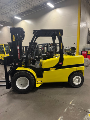 2021 YALE GTP100 10000 LB DUAL FUEL (RUNS PROPANE or GASOLINE) FORKLIFT DUAL PNEUMATIC 95/185 3 STAGE MAST SIDE SHIFTER 1131 HOURS STOCK # BF9345219-BUF