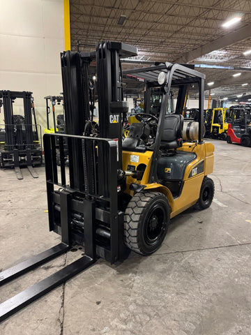 2008 CATERPILLAR/MITSUBISHI FG30N 6000 LB LP GAS FORKLIFT PNEUMATIC 85/186" 3 STAGE MAST SIDE SHIFTING FORK POSITIONER 1230 HOURS STOCK # BF989759-BUF