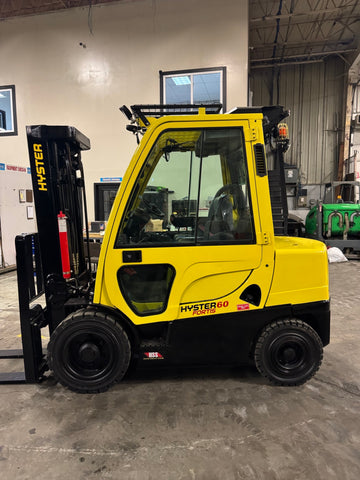 2021 HYSTER H60FT 6000 LB DIESEL FORKLIFT SIDE SHIFTER PNEUMATIC 91/182" 3 STAGE MAST ENCLOSED HEATED CAB DIESEL 794 HOURS STOCK # BF9164129-BUF