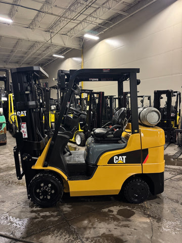 2020 CATERPILLAR 2C6000 6000 LB LP GAS FORKLIFT CUSHION 84/185" 3 STAGE MAST SIDE SHIFTER LOW HOURS STOCK # BF985479-BUF