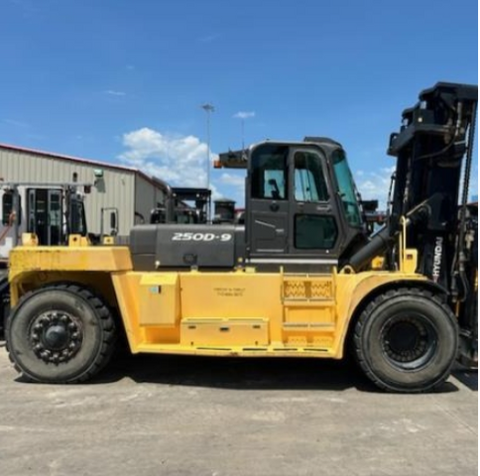 2017 HYSTER 250D-9 55000 LB CAPACITY DIESEL FORKLIFT PNEUMATIC 147/158" 2 STAGE MAST DUAL TIRES SIDE SHIFTING FORK POSITIONER ENCLOSED CAB 6776 HOURS STOCK # BF92153249-TXB - United Lift LLC