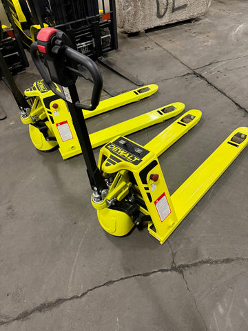 BRAND NEW DEWALT 4400 LB CAPACITY 48" LONG BY 27" WIDE ELECTRIC WALKIE PALLET JACK CUSHION BUILT IN LITHIUM ION 110V CHARGER 1 YEAR WARRANTY STOCK # BF917439-BUF