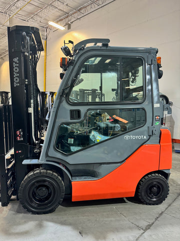 2013 TOYOTA 8FGU15 3000 LB LP GAS FORKLIFT PNEUMATIC 86/198 3 STAGE MAST SIDE SHIFTING FORK POSITIONER 2482 HOURS STOCK # BF979789-BUF