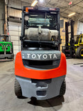 2013 TOYOTA 8FGU25 5000 LB LP GAS FORKLIFT PNEUMATIC 87/189" 3 STAGE MAST 2438 HOURS SIDE SHIFTING FORK POSITIONER ENCLOSED CAB STOCK # BF983689-BUF