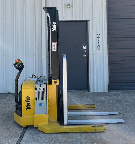 2018 YALE MSW040SFN24TV087 4000 LB ELECTRIC FORKLIFT WALKIE STACKER CUSHION 87/130 2 STAGE MAST SIDE SHIFTER 875 HOURS STOCK # BF9127079-ARB - United Lift Equipment LLC