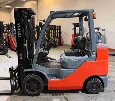 2022 TOYOTA 8FGCU30 6000 LB LP GAS FORKLIFT CUSHION 94/198" 3 STAGE MAST SIDE SHIFTER 864 HOURS STOCK # BF9132729-BUF - United Lift LLC